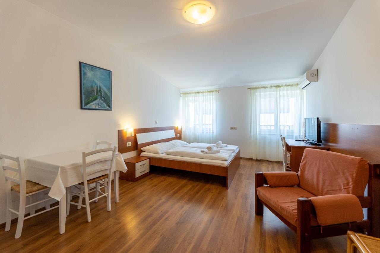 Apartments Liburnija Opatija Exterior foto